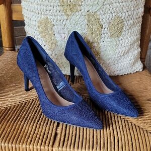 Kelly & Katie Misha, blue, lace heels, size 9M